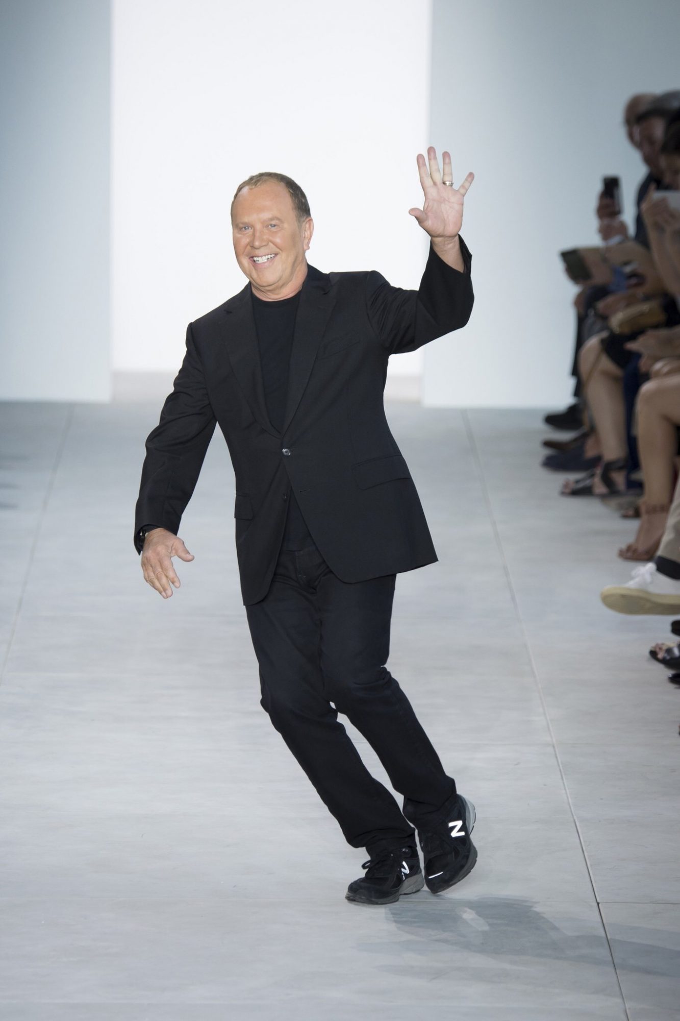 BELLA HADID FALLS PRETY AT MICHAEL KORS NYFW SHOW