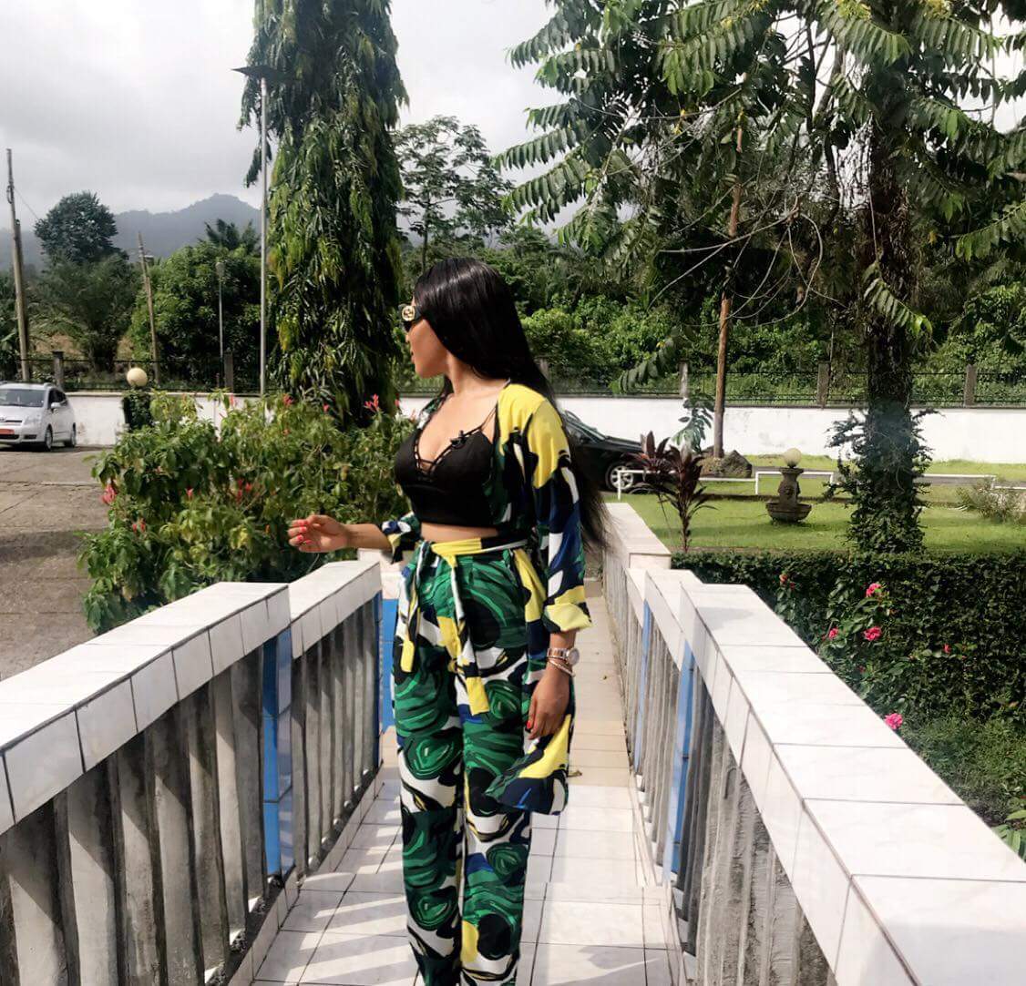 Actress Syndy Emade slays street style in top Cameroonian brand #streetstyle #syndyemade #oziinternational #cameroon