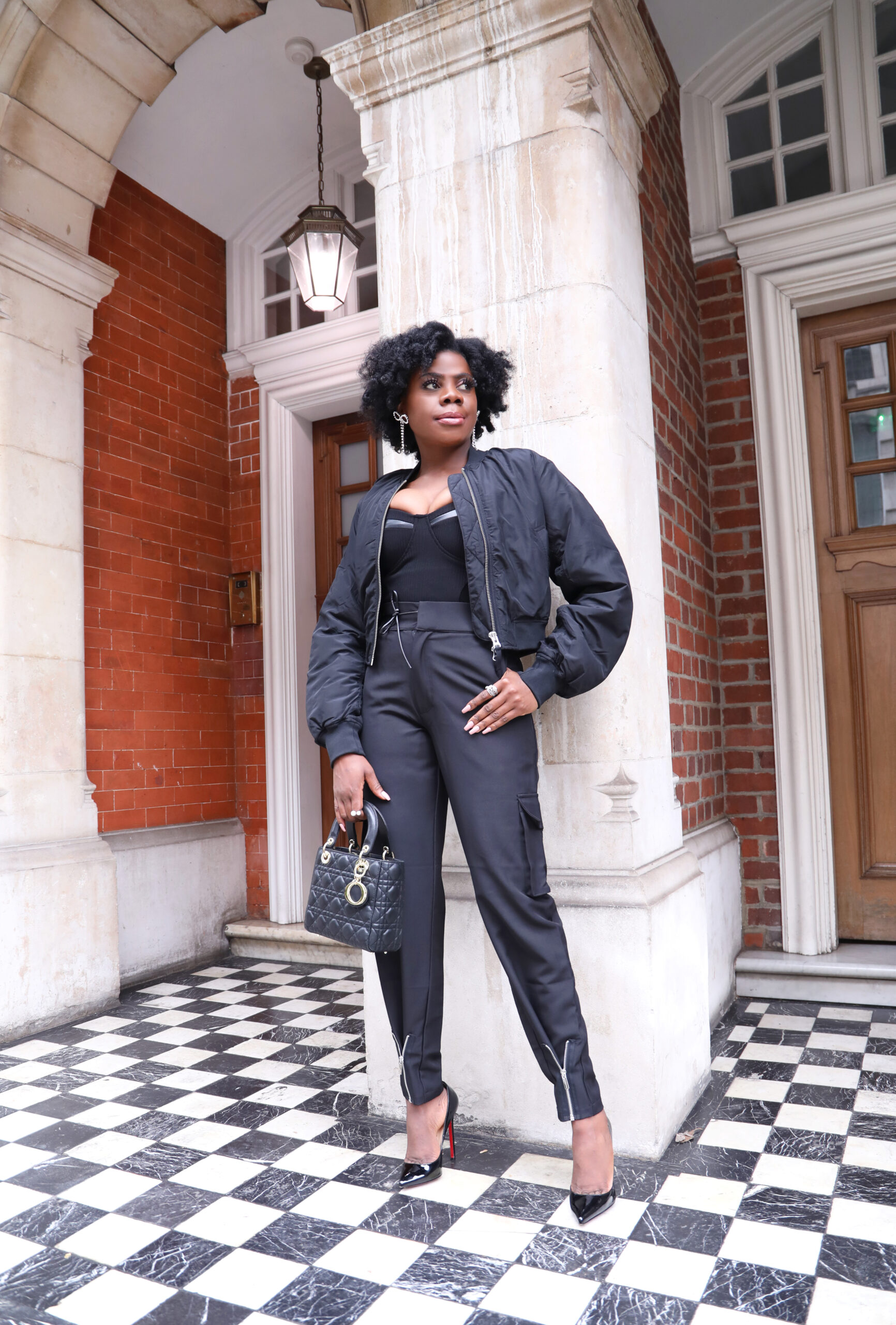 How to Style an all-black Monochromatic Fall Outfit